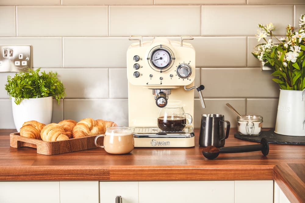 Swan Retro Pompalı Espresso Kahve Makinası Krem