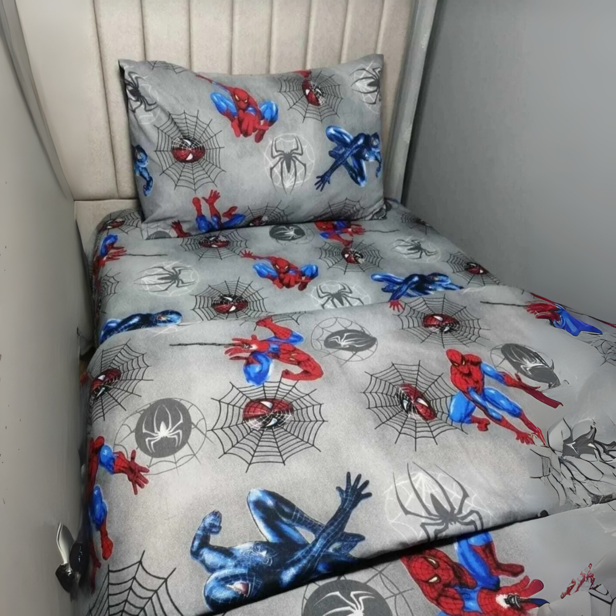 Spiderman Desenli 1.5 Kişilik Nevresim Takımı Gri